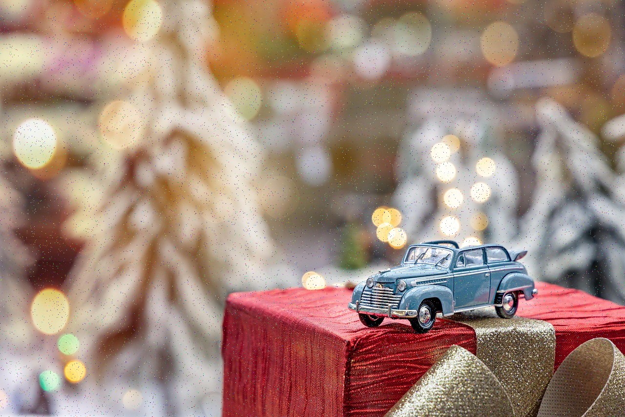 و هشت صد تومان هم تنخواه‌گردان مدرسه بود.