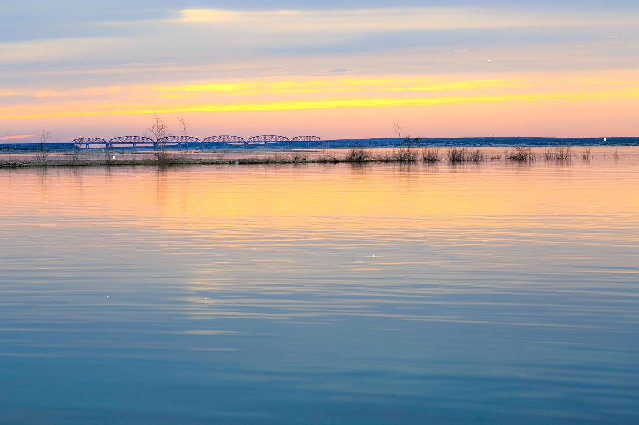 دیپلمی، نه کاغذپاره‌ای، هر چه باشد یک فراش.