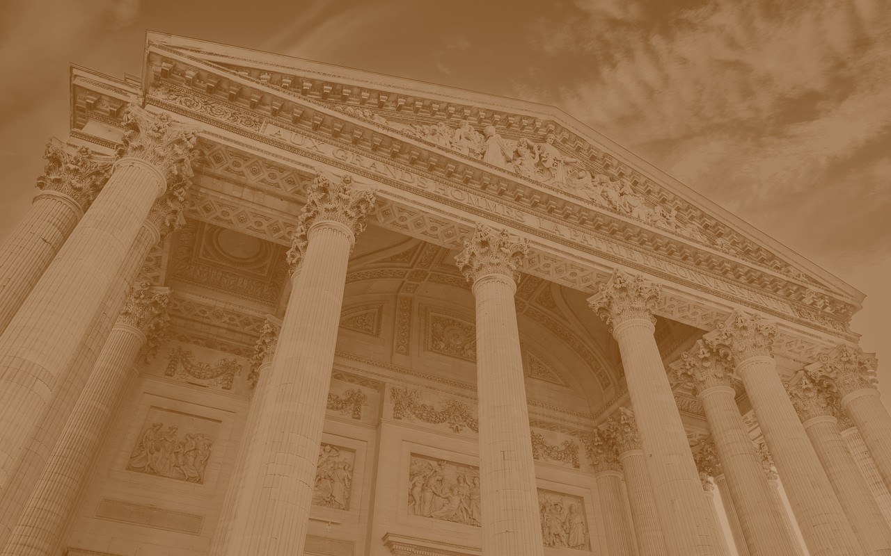 جا در رفتم و توی دفتر بردند و بچه‌ها رفتند.