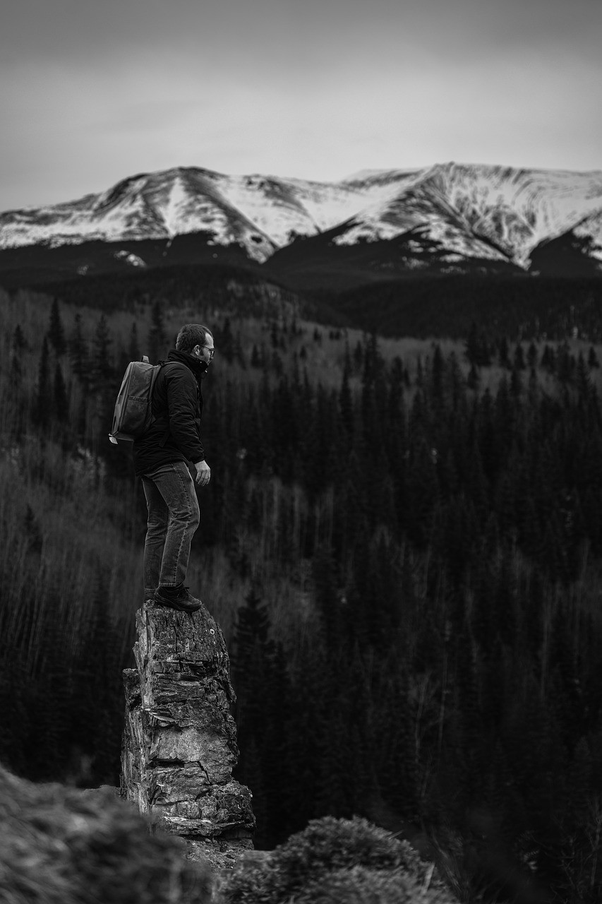 صدا کردم و یک آب‌پاش که سوراخ بود و.