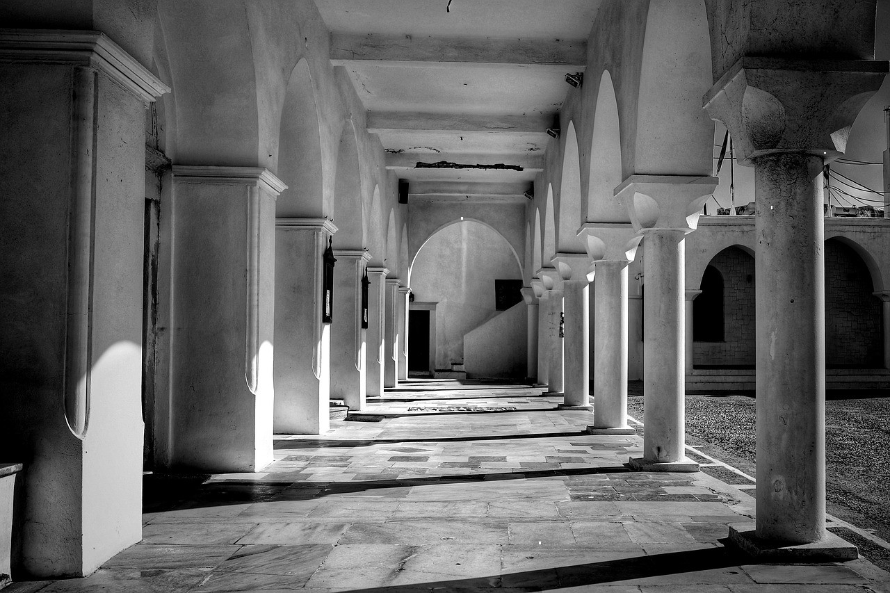 تصویر خبر: تأخیر کرده جلوی مدیرش می‌آمد. جلوتر که آمد.